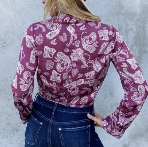 💙Honey punch burgundy Paisley print wrap Tie crop top - Picture 7 of 11